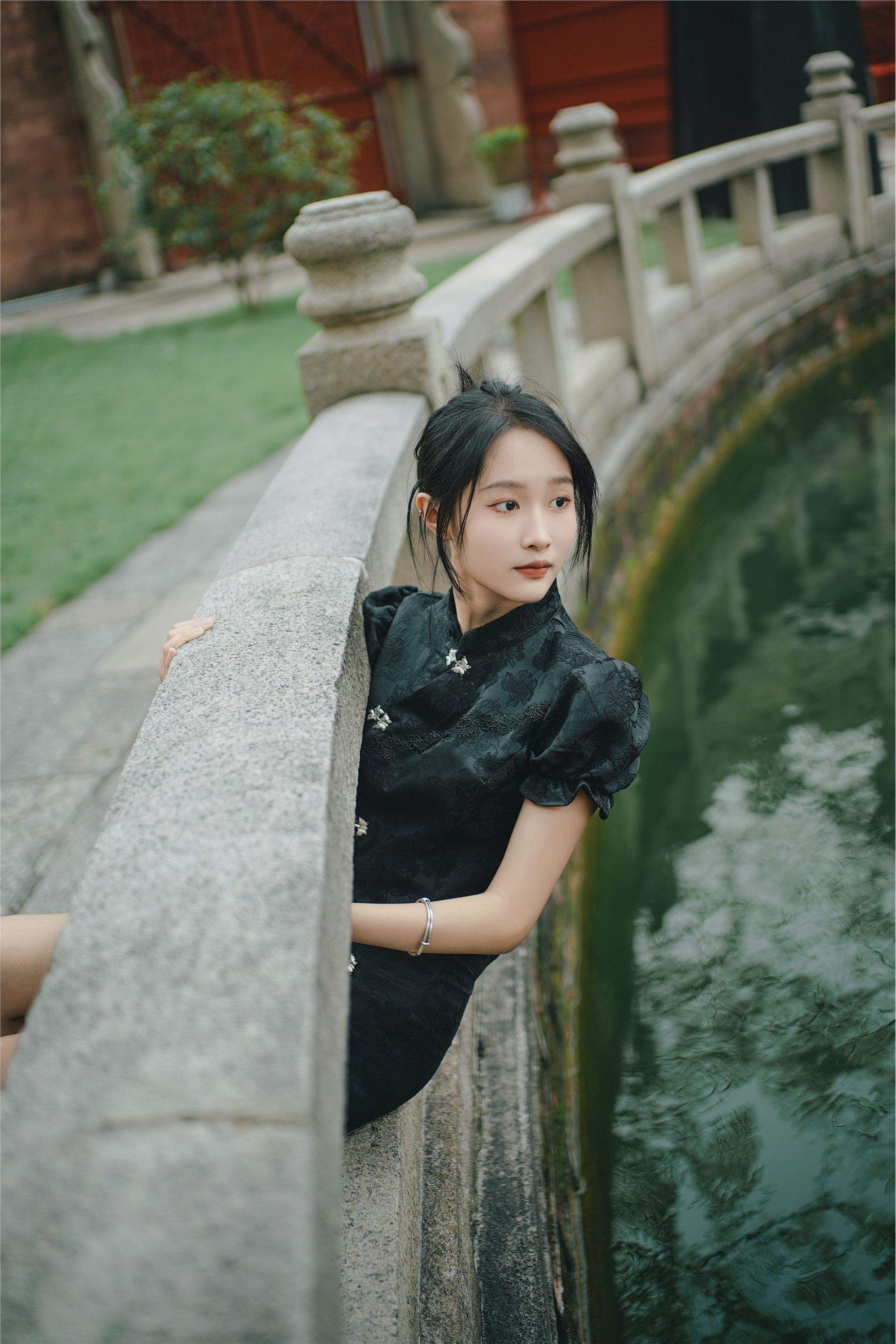 YITUYU艺图语 2025.01.06 娴静犹如花照水 欣欣